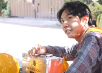 G1312006 วหน าคนงาน งให ประธานกราบเท part2