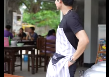 G2911020 ยายไม่ยอมกินก๋วยเตี๋ยว part2